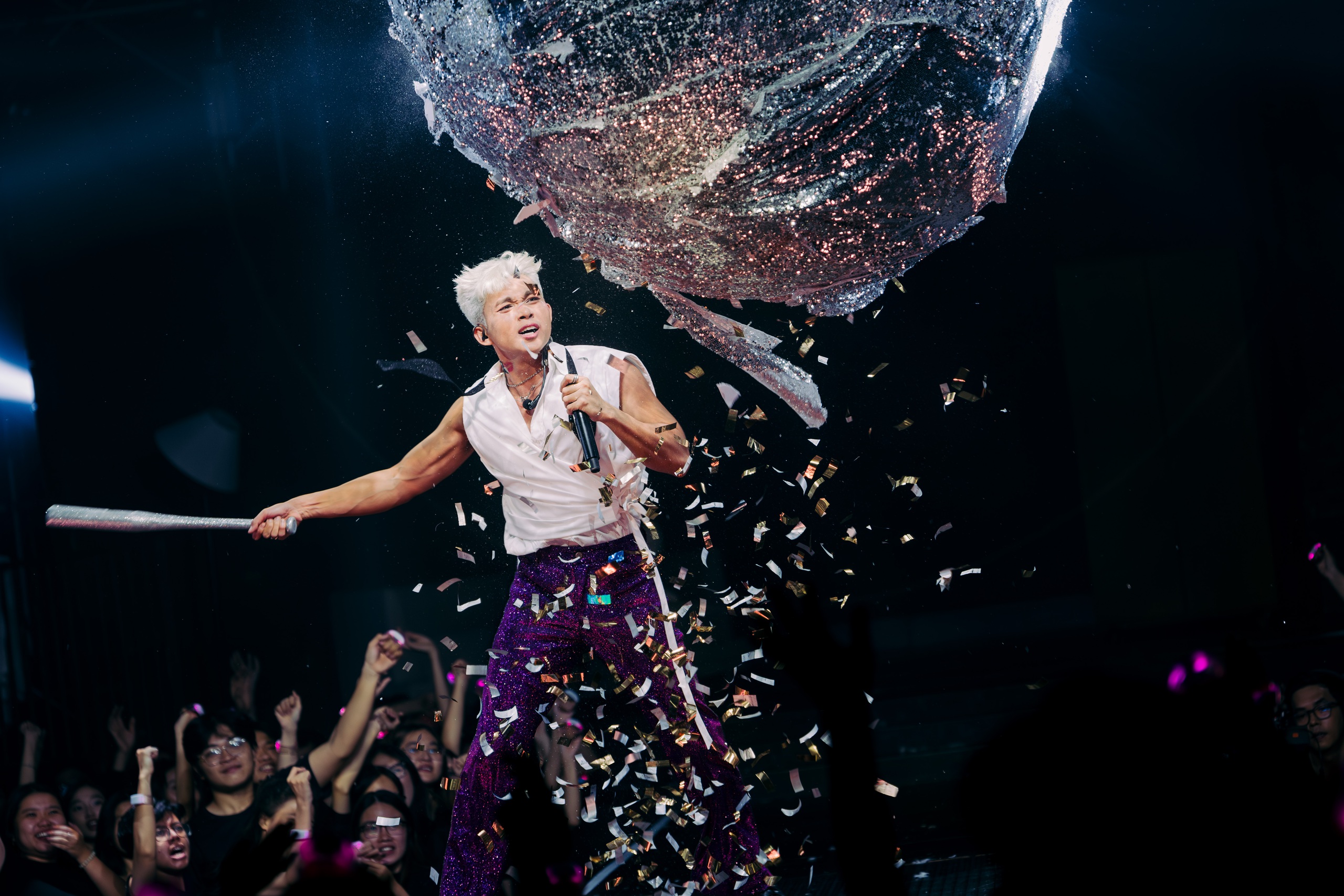 Jun Phạm nhớ thời mặc &aacute;o da rẻ tiền, đi diễn bằng xe bu&yacute;t- Ảnh 2.