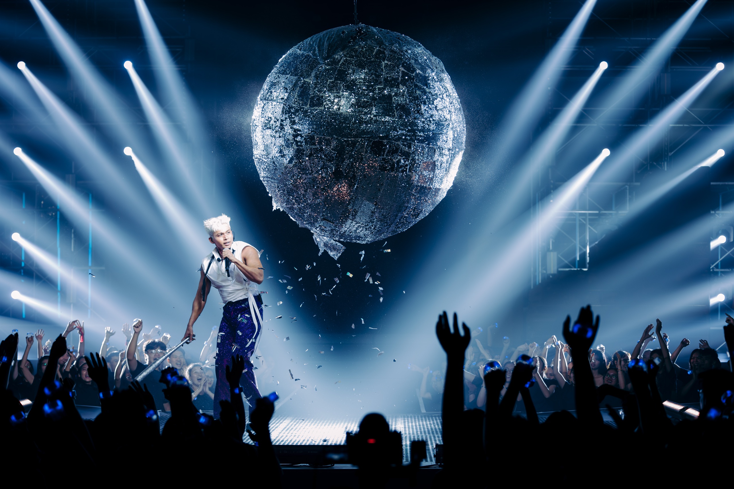 Jun Phạm nhớ thời mặc &aacute;o da rẻ tiền, đi diễn bằng xe bu&yacute;t- Ảnh 3.