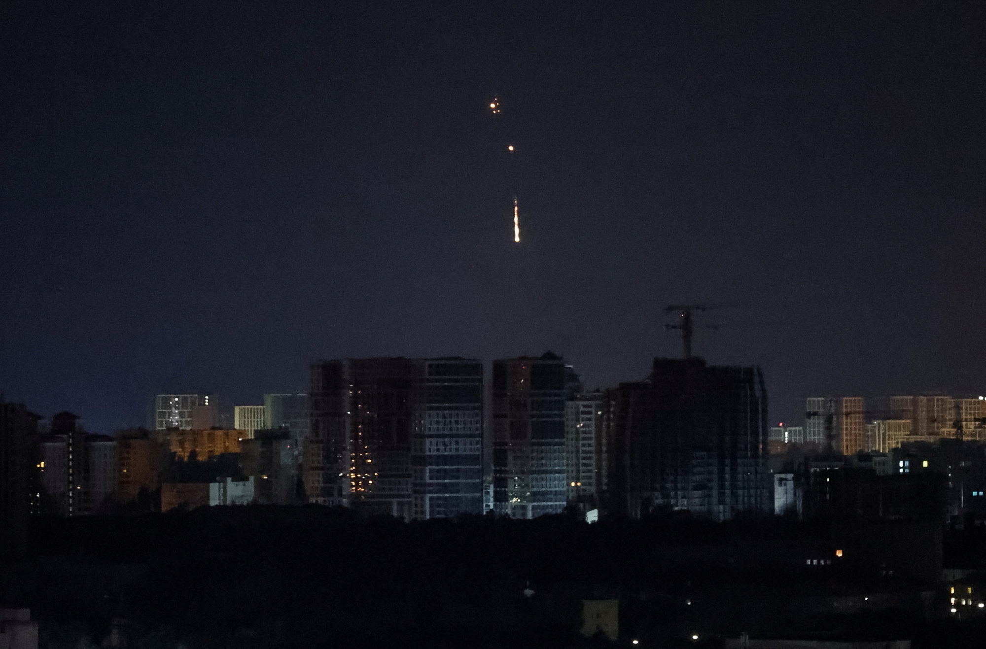 Ukraine: Nga mở cuộc tấn c&ocirc;ng m&aacute;y bay kh&ocirc;ng người l&aacute;i lớn bậc nhất - Ảnh 3.