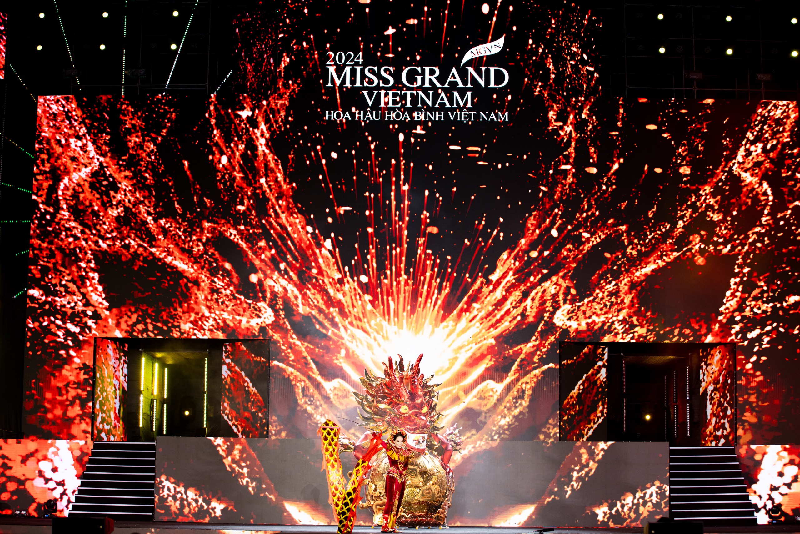 Bùng nổ đêm Trang phục văn hóa dân tộc tại Miss Grand Vietnam 2024- Ảnh 22. Bùng nổ đêm Trang phục văn hóa dân tộc tại Miss Grand Vietnam 2024- Ảnh 22.