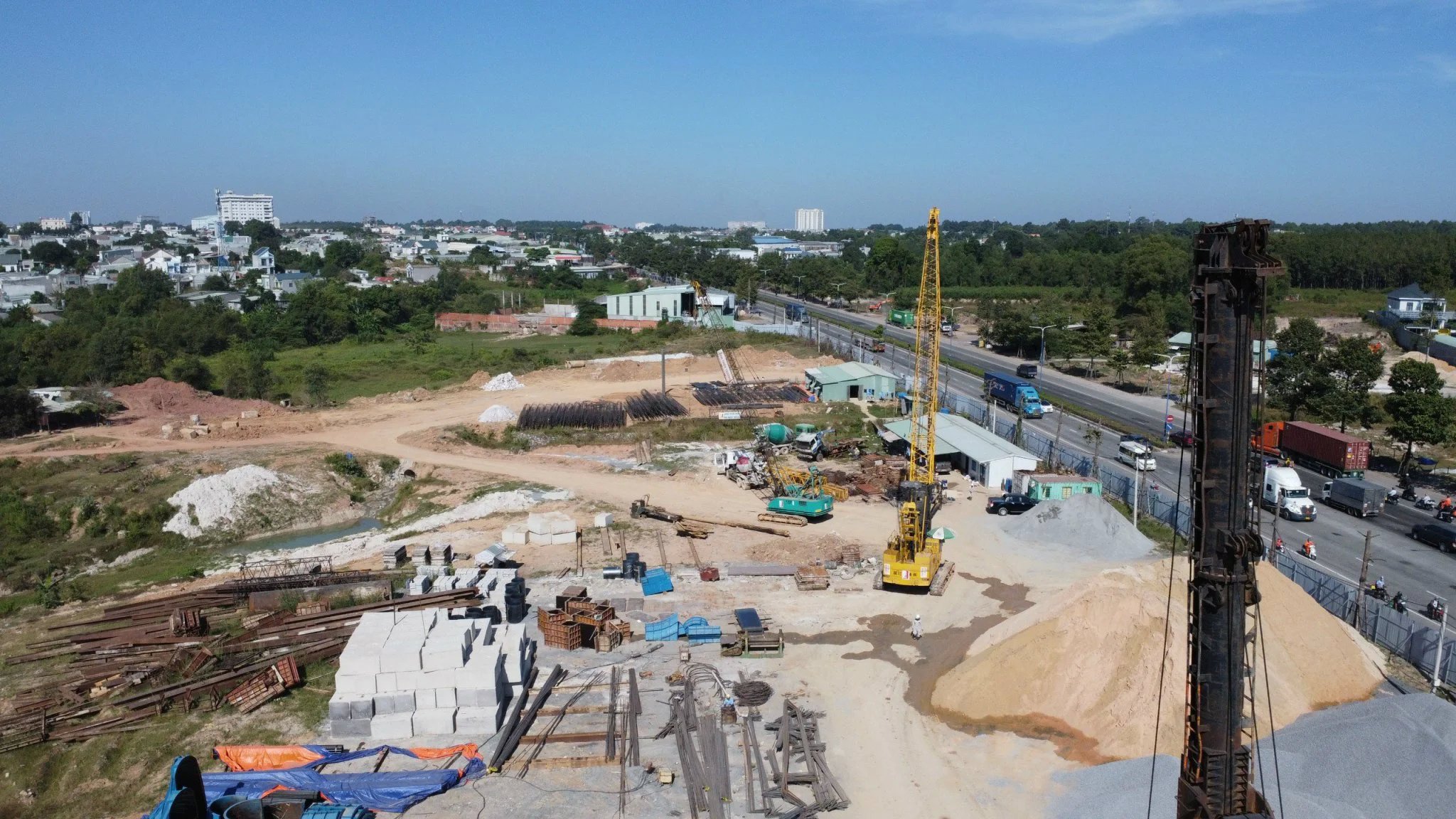 Dự &aacute;n đường V&agrave;nh đai 3 TP.HCM gặp kh&oacute; v&igrave; thiếu c&aacute;t x&acirc;y nền- Ảnh 2.