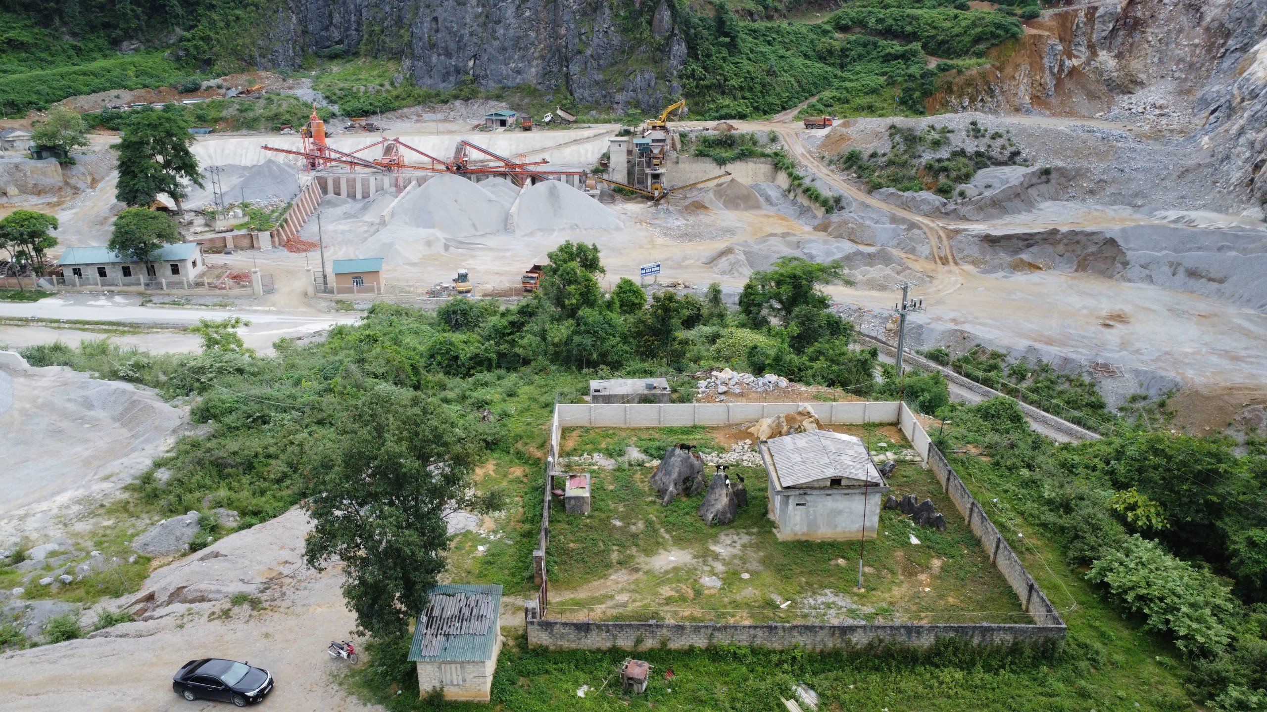 R&agrave; so&aacute;t mỏ đ&aacute; chờ cấp ph&eacute;p nổ m&igrave;n vẫn cho xe chở qu&aacute; tải ở Điện Bi&ecirc;n- Ảnh 6.