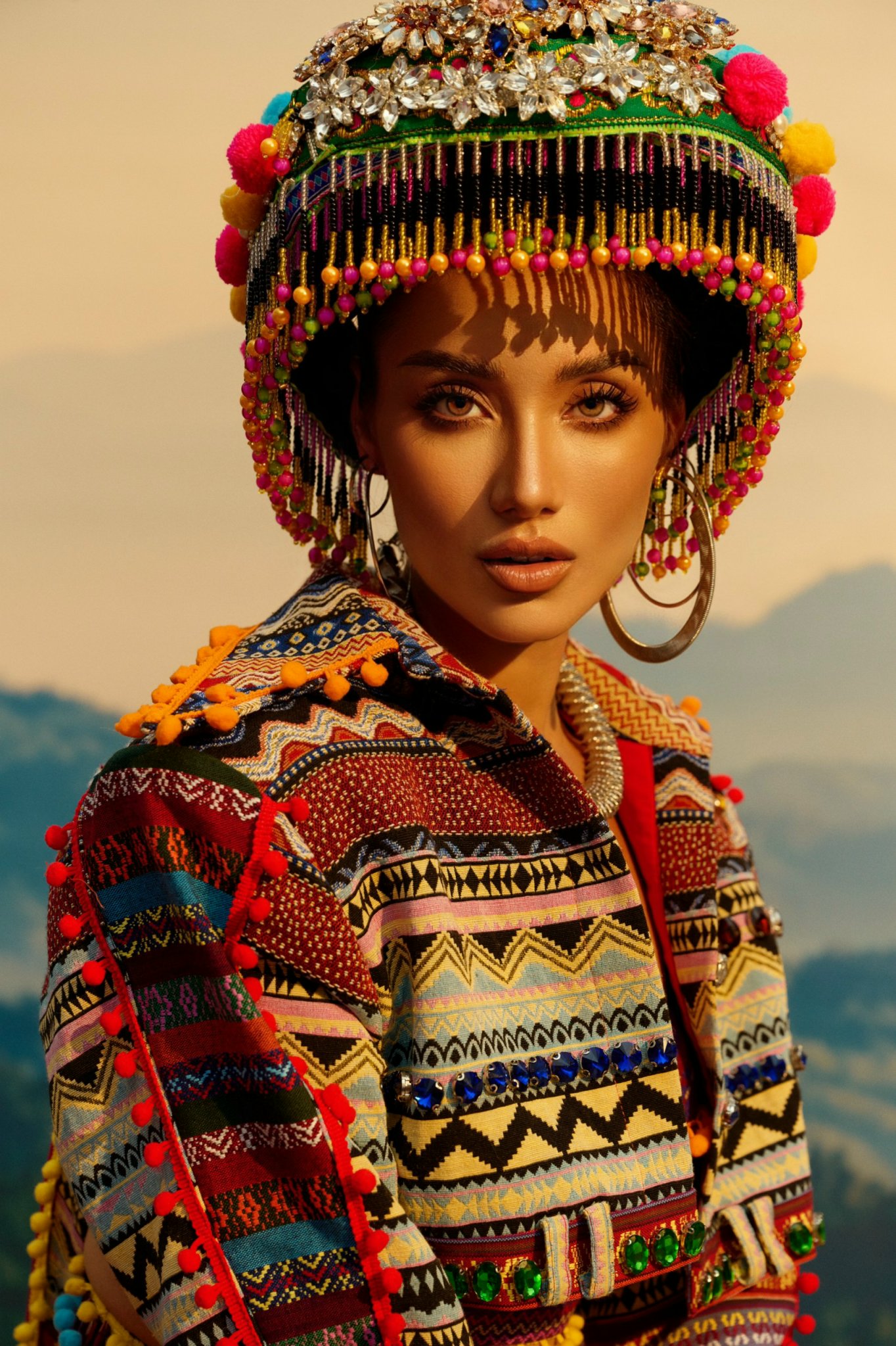 Lydie Vũ mặc đồ thổ cẩm T&acirc;y Bắc, g&ugrave;i l&uacute;a tr&ecirc;n lưng tại Miss Supranational 2024- Ảnh 1.