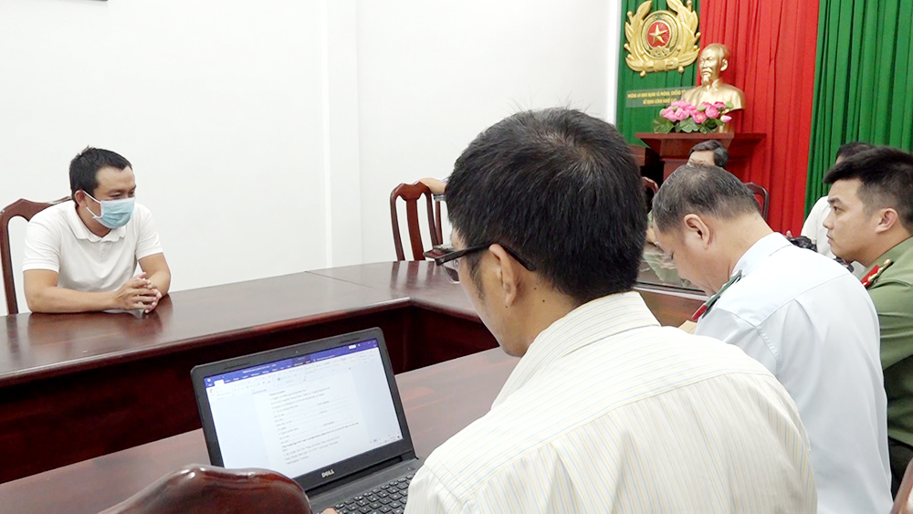 Phạt 2 người đ&agrave;n &ocirc;ng ở An Giang đăng video sai sự thật li&ecirc;n quan &ocirc;ng Th&iacute;ch Minh Tuệ- Ảnh 2.