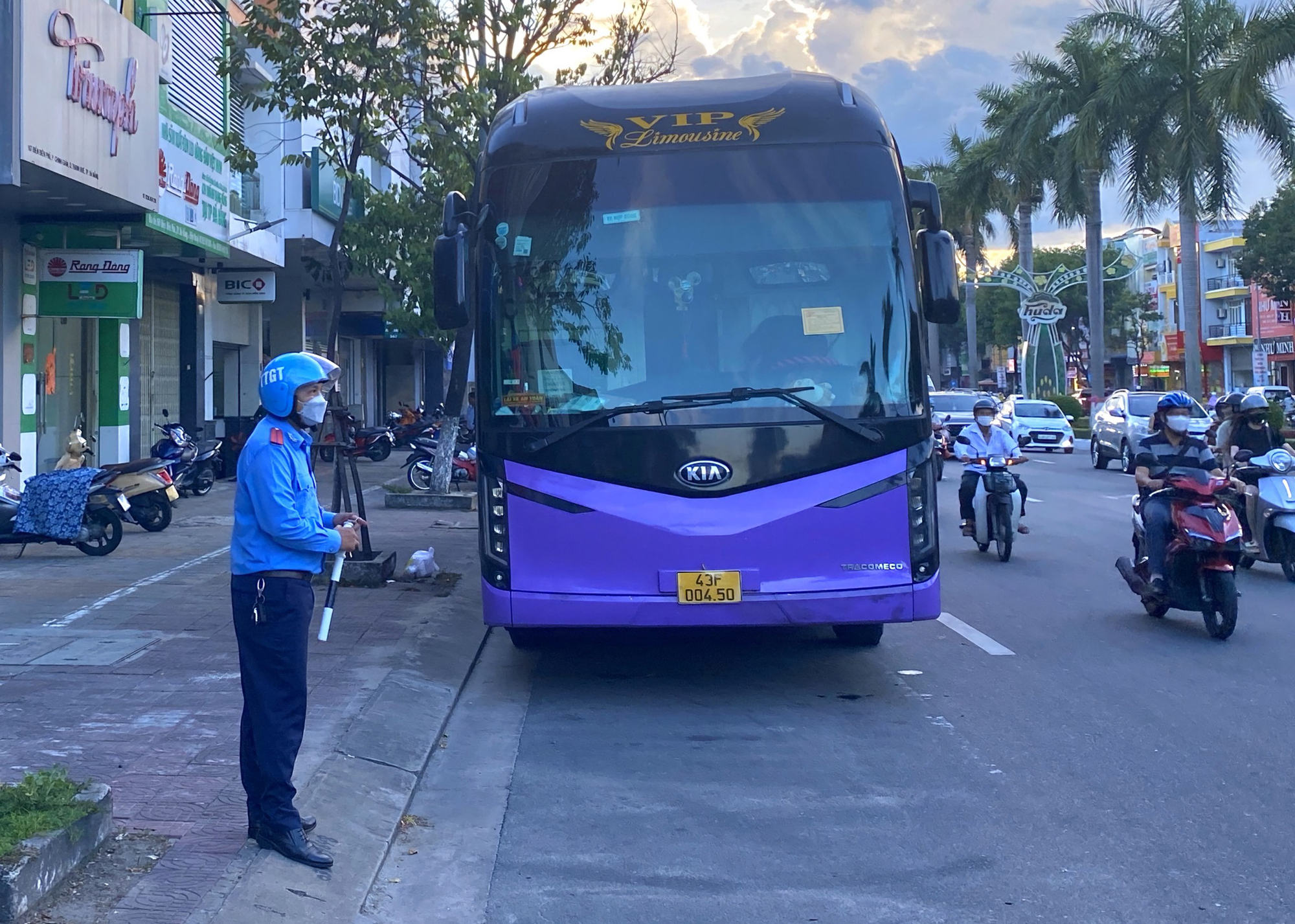Loạn xe d&ugrave;, bến c&oacute;c giữa nội th&agrave;nh Đ&agrave; Nẵng- Ảnh 3.