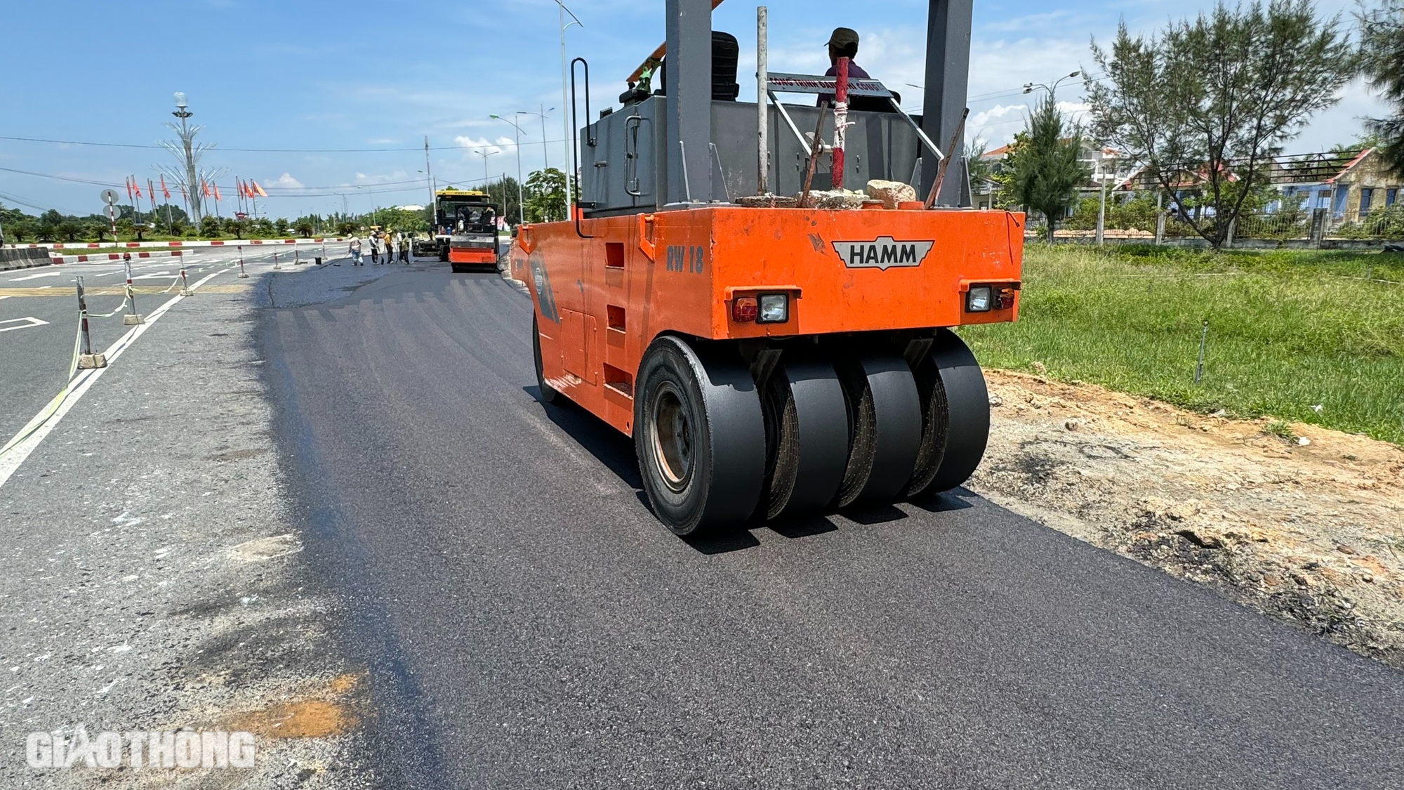 Mở rộng v&ograve;ng xoay cửa ng&otilde; Ninh Thuận, tăng năng lực xe lưu th&ocirc;ng- Ảnh 2.
