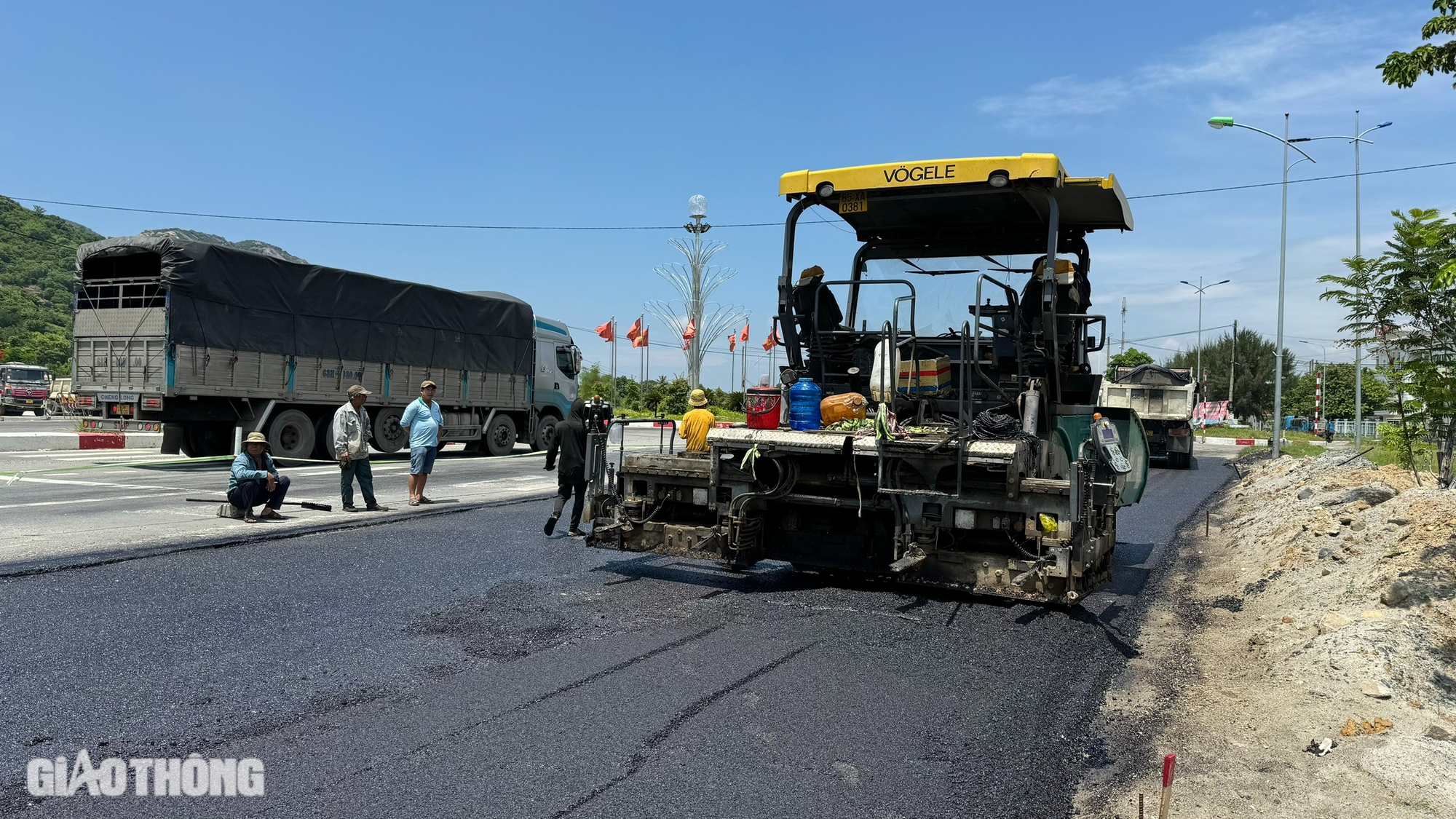 Mở rộng v&ograve;ng xoay cửa ng&otilde; Ninh Thuận, tăng năng lực xe lưu th&ocirc;ng- Ảnh 1.