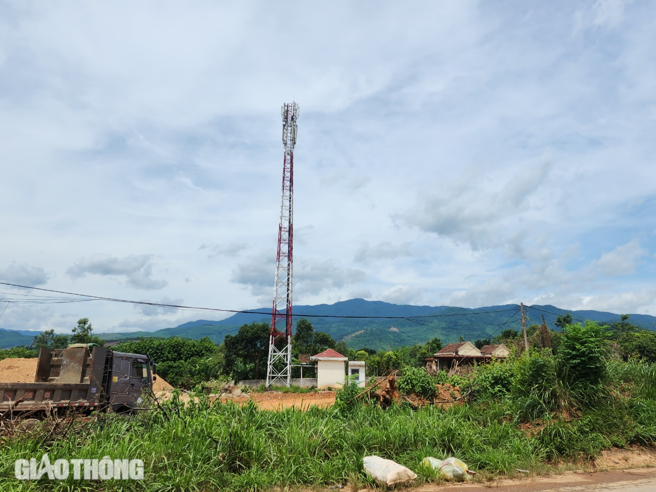 Nhà thầu "xắn tay" cùng địa phương gỡ khó mặt bằng thi công cao tốc qua Quảng Bình- Ảnh 6. Nhà thầu "xắn tay" cùng địa phương gỡ khó mặt bằng thi công cao tốc qua Quảng Bình- Ảnh 6.