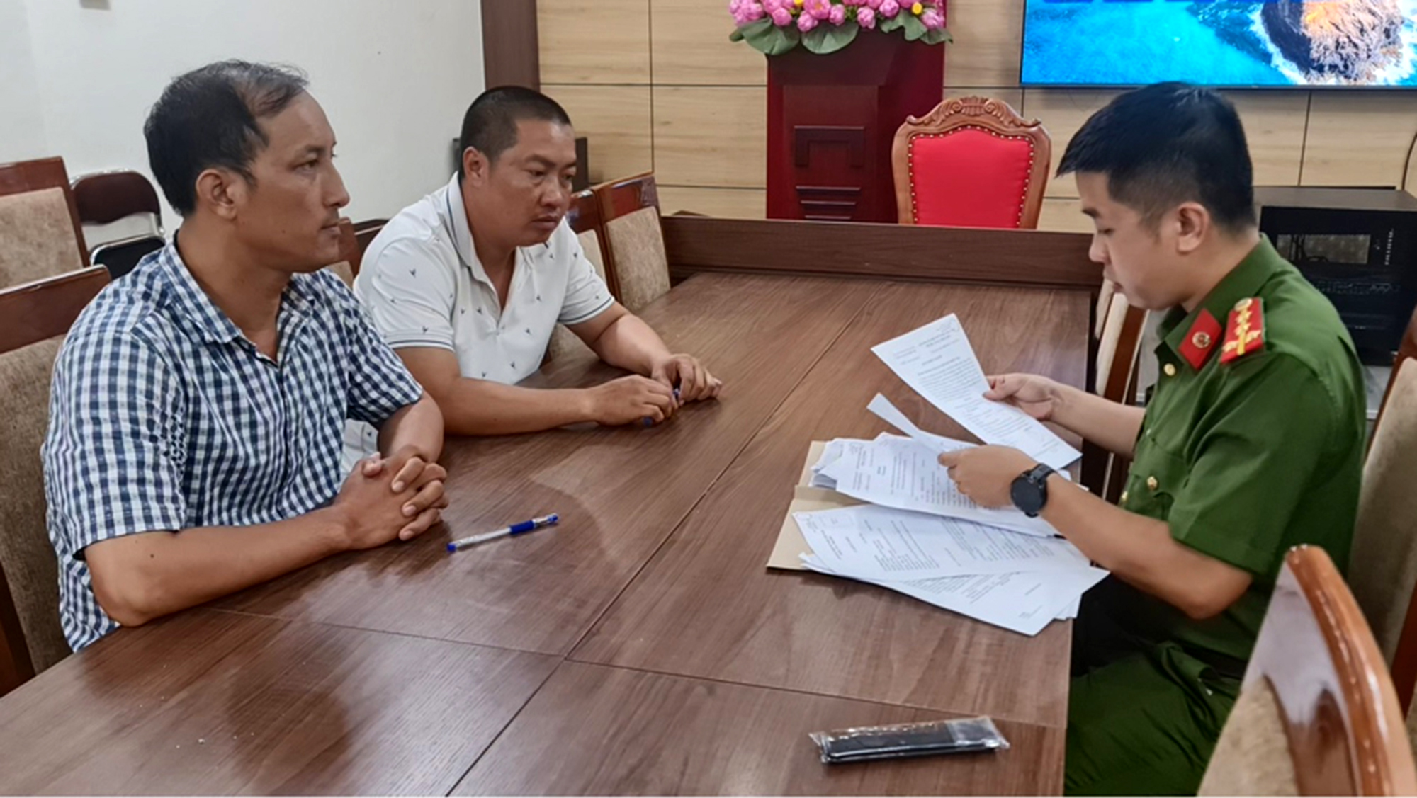 Ngăn th&oacute;i h&agrave;nh xử v&ocirc; ph&aacute;p tr&ecirc;n đường- Ảnh 1.