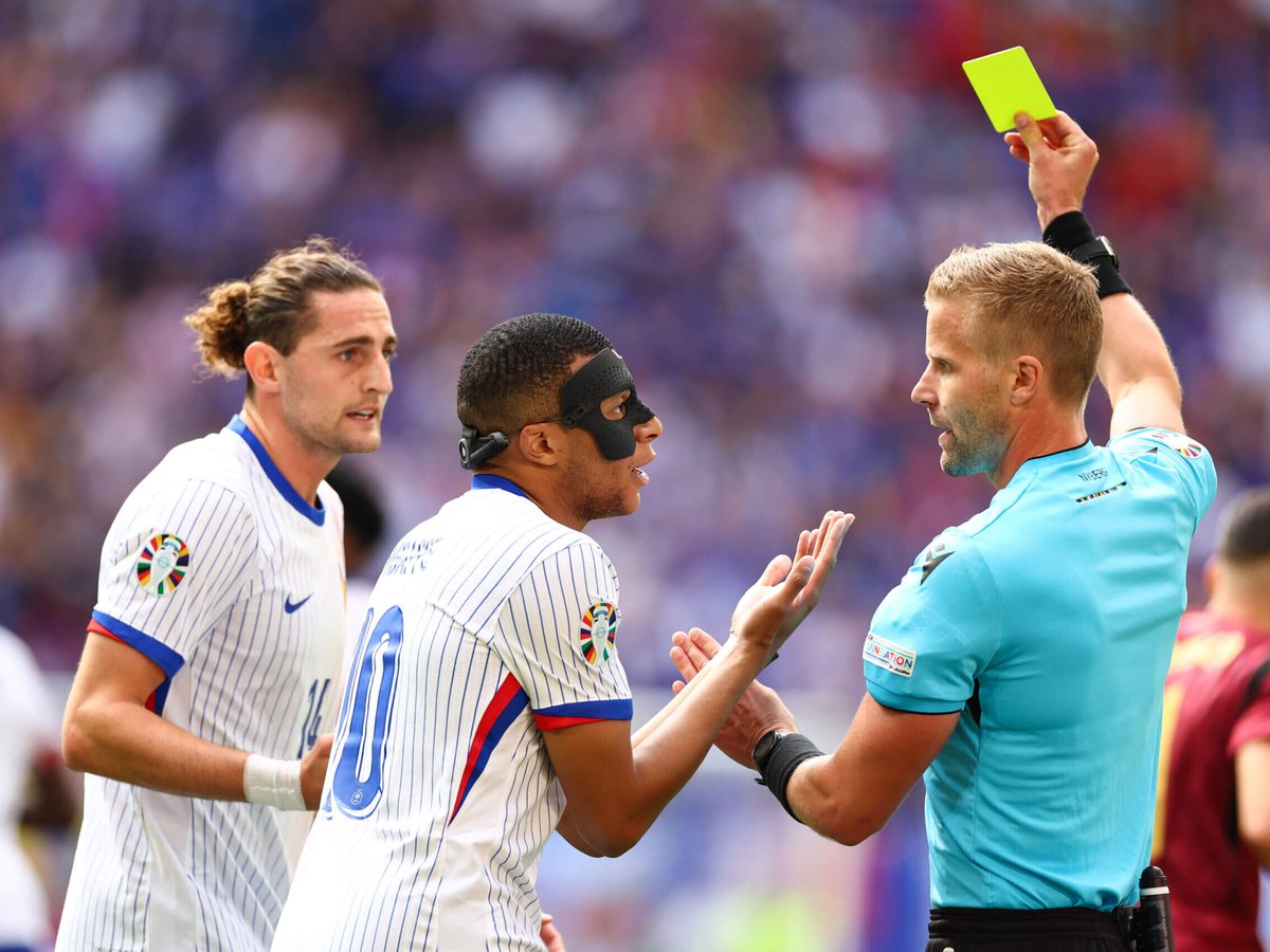 Đội h&igrave;nh ra s&acirc;n Ph&aacute;p vs Bồ Đ&agrave;o Nha: Kỳ ph&ugrave;ng địch thủ- Ảnh 1.