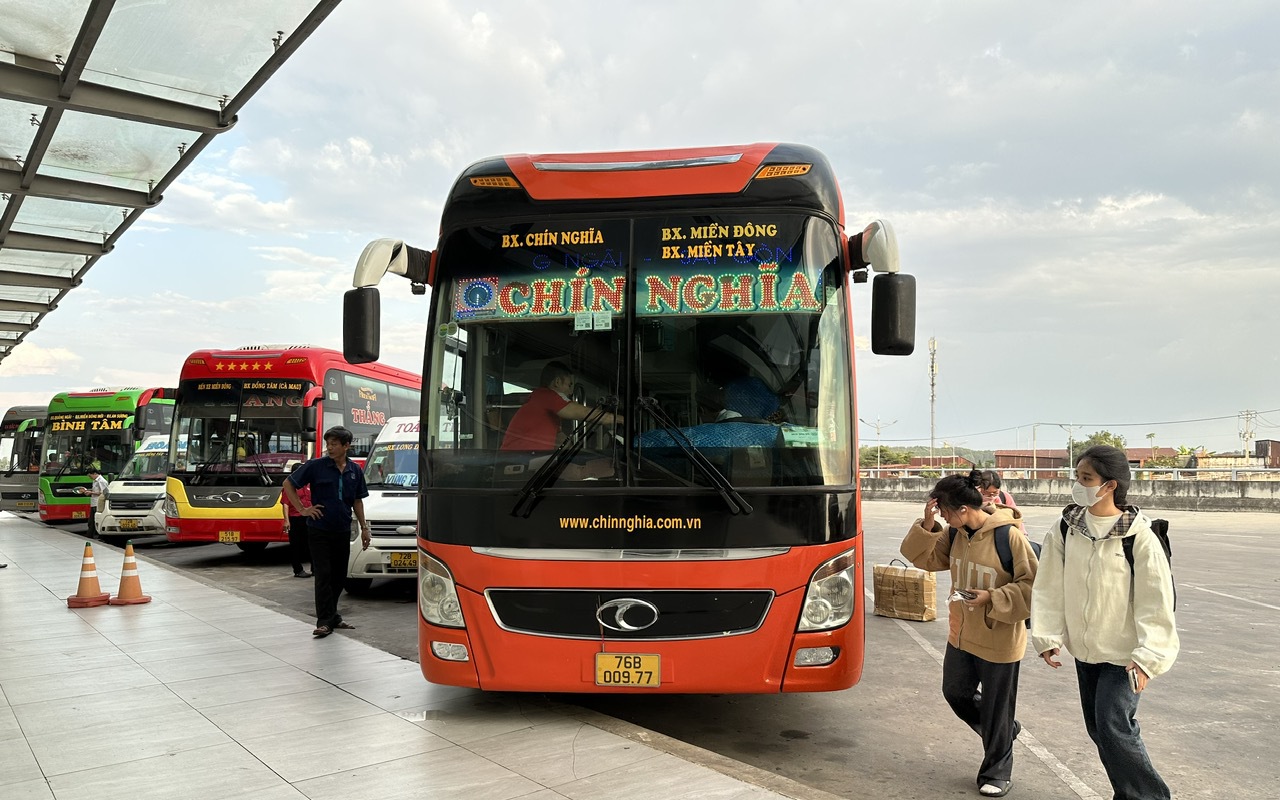 V&igrave; sao TP.HCM di dời 11 tuyến xe kh&aacute;ch từ Bến xe Miền Đ&ocirc;ng cũ sang bến mới?