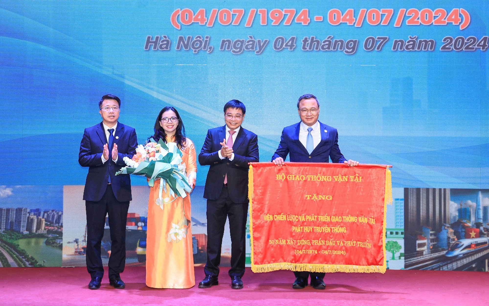 Báo Giao thông - Viện Chiến lược và Phát triển GTVT ký ghi nhớ hợp tác- Ảnh 4. Viện Chiến lược và Phát triển GTVT kỷ niệm 50 năm thành lập