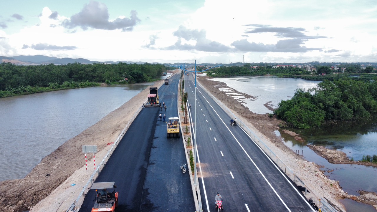 To&agrave;n cảnh c&acirc;y cầu gần 2.000 tỷ nối Hải Ph&ograve;ng - Quảng Ninh sắp được th&ocirc;ng xe- Ảnh 5.