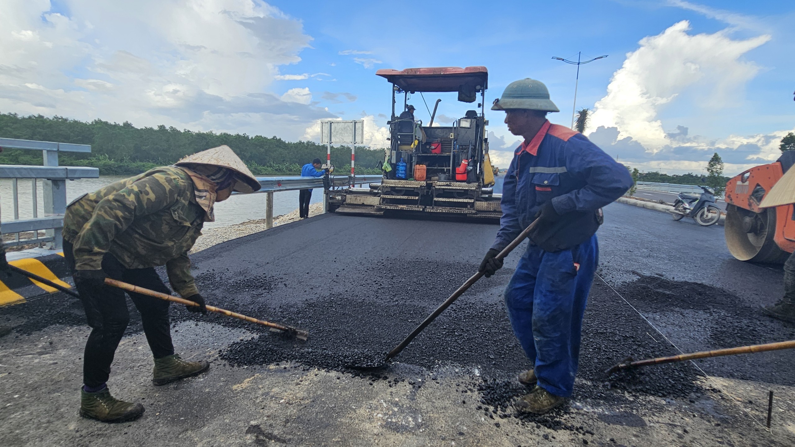 To&agrave;n cảnh c&acirc;y cầu gần 2.000 tỷ nối Hải Ph&ograve;ng - Quảng Ninh sắp được th&ocirc;ng xe- Ảnh 6.