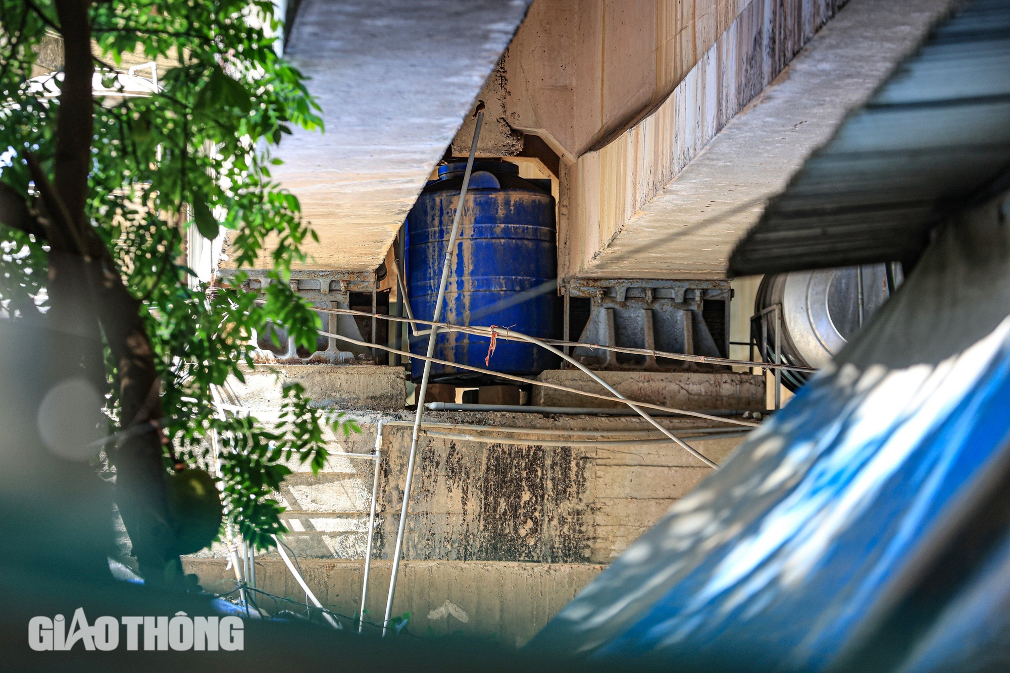 H&agrave;ng qu&aacute;n "bủa v&acirc;y" h&agrave;nh lang bảo vệ đường sắt cầu Thăng Long- Ảnh 13.