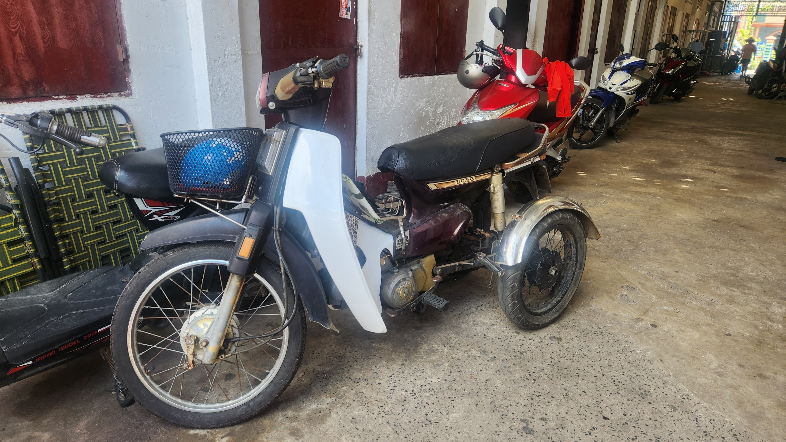 Mẹ khuyết tật cao 1,2m bị TNGT canh c&aacute;nh nỗi lo nu&ocirc;i 3 con ăn học- Ảnh 2.