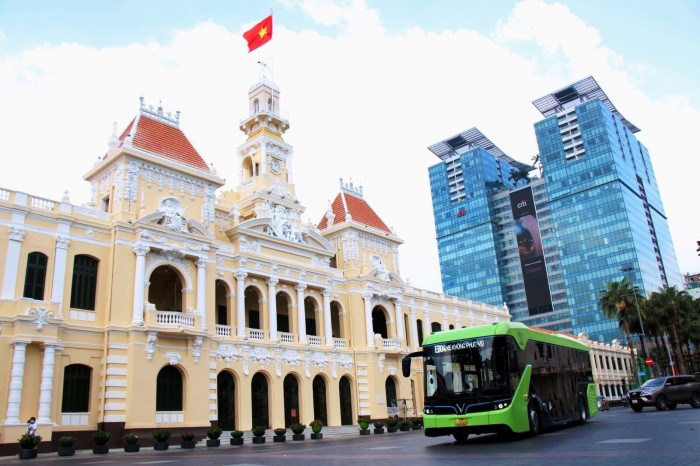 Tuyến xe bu&yacute;t điện đầu ti&ecirc;n hiệu quả, TP.HCM nỗ lực triển khai 4 tuyến c&ograve;n lại- Ảnh 1.