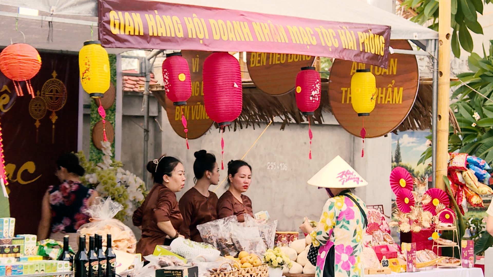 Chợ qu&ecirc; thời Mạc lần thứ 2 t&aacute;i hiện nhiều m&oacute;n ăn cung đ&igrave;nh xưa- Ảnh 1.