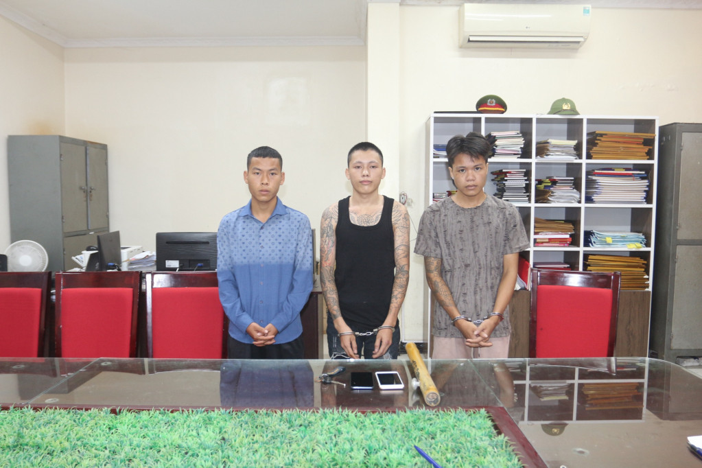 6 giờ truy bắt 3 đối tượng đi xe m&aacute;y chặn đường, đ&aacute;nh đập người d&acirc;n để cướp t&agrave;i sản- Ảnh 1.