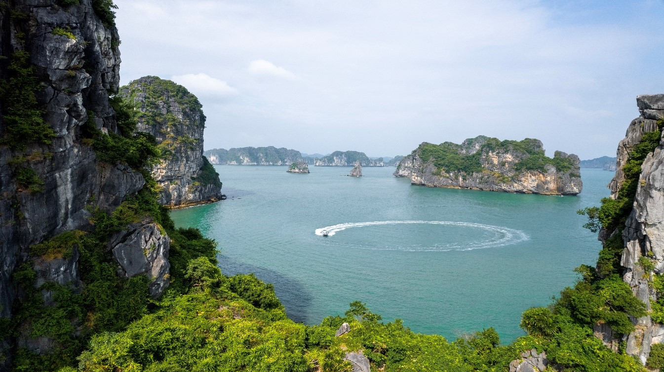 Đề xuất mức thu ph&iacute; tham quan vịnh Hạ Long 1/2 ng&agrave;y l&agrave; 600.000 đồng/du kh&aacute;ch- Ảnh 2.