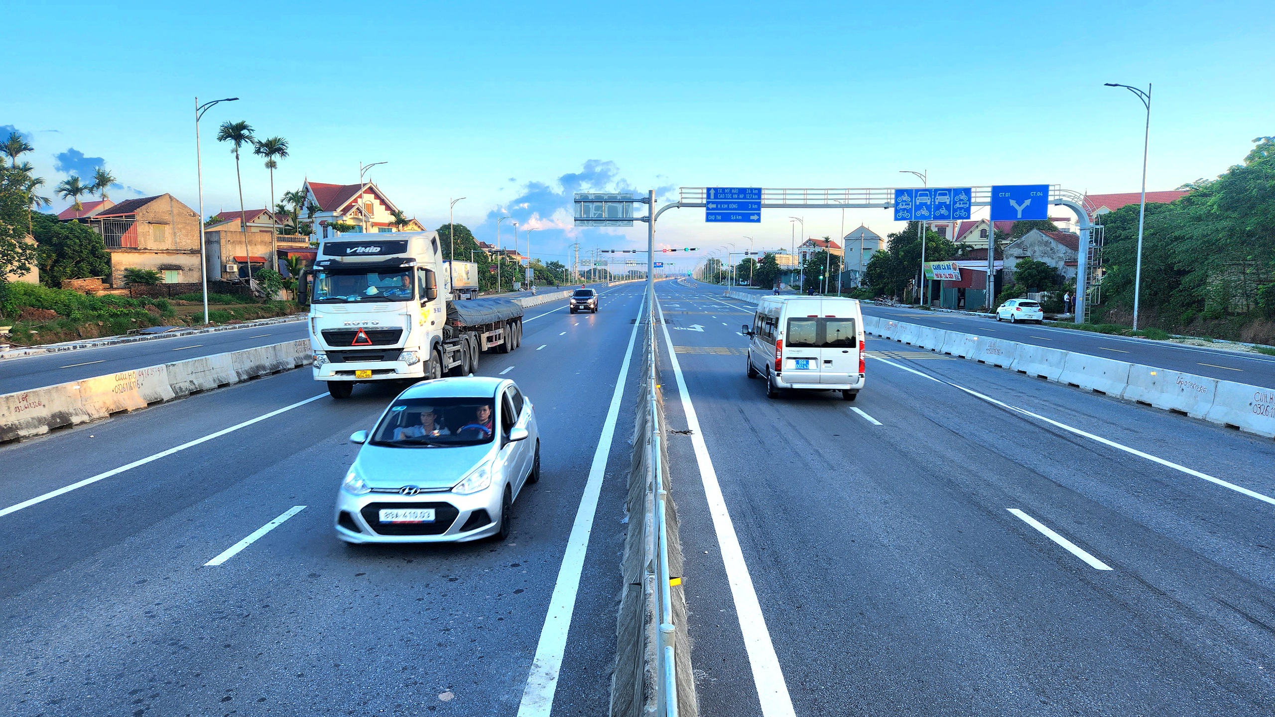 Thủ tướng: Hưng Y&ecirc;n cần ph&aacute;t huy tối đa lợi thế tuyến đường gần 3.200 tỷ mang lại- Ảnh 2.