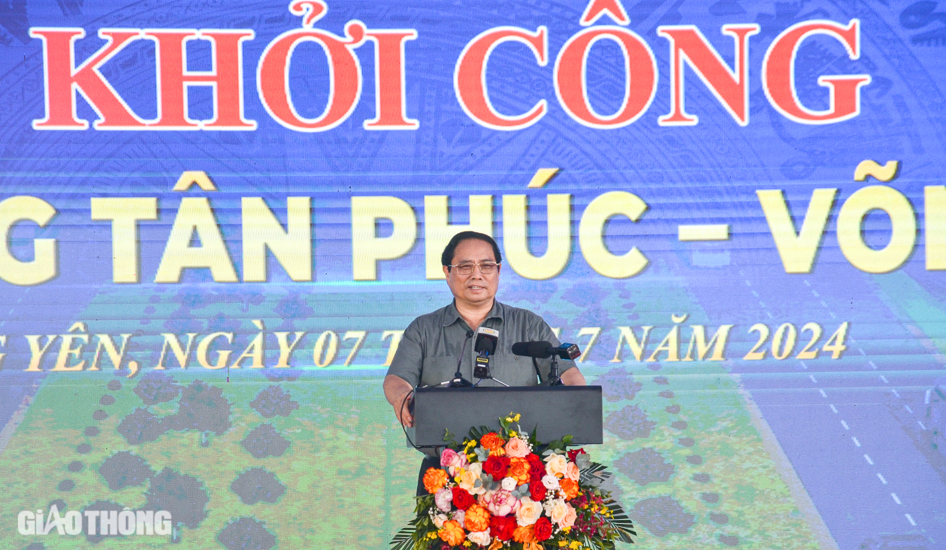 Thủ tướng ph&aacute;t lệnh khởi c&ocirc;ng tuyến đường 3.000 tỷ ở Hưng Y&ecirc;n- Ảnh 4.