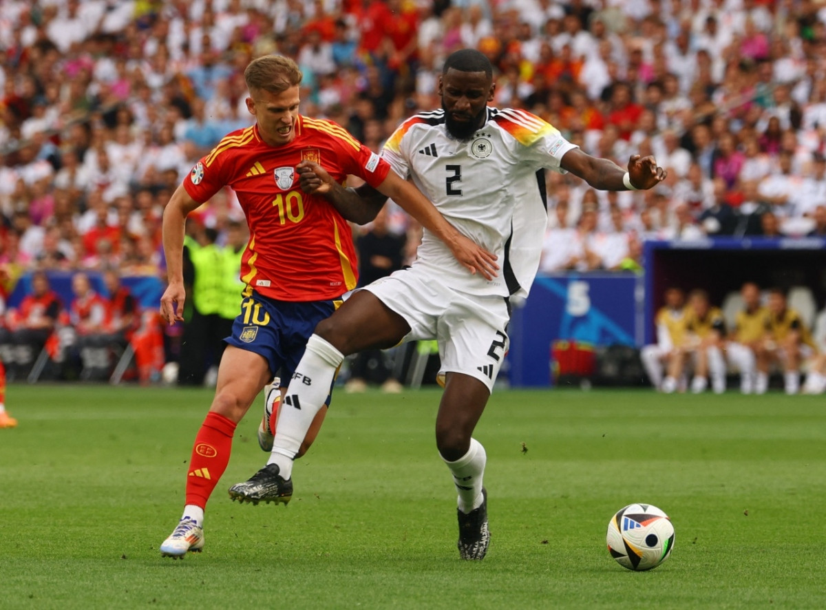 Thua cay đắng T&acirc;y Ban Nha, CĐV Đức c&oacute; h&agrave;nh động g&acirc;y sốc- Ảnh 1.