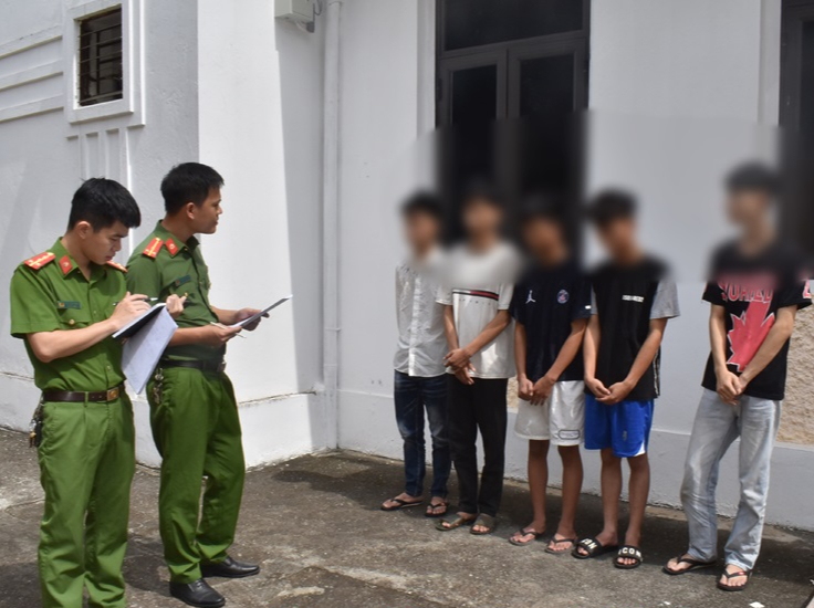 Vụ thanh ni&ecirc;n tử vong tr&ecirc;n đường: Tạm giữ 5 đối tượng- Ảnh 1.
