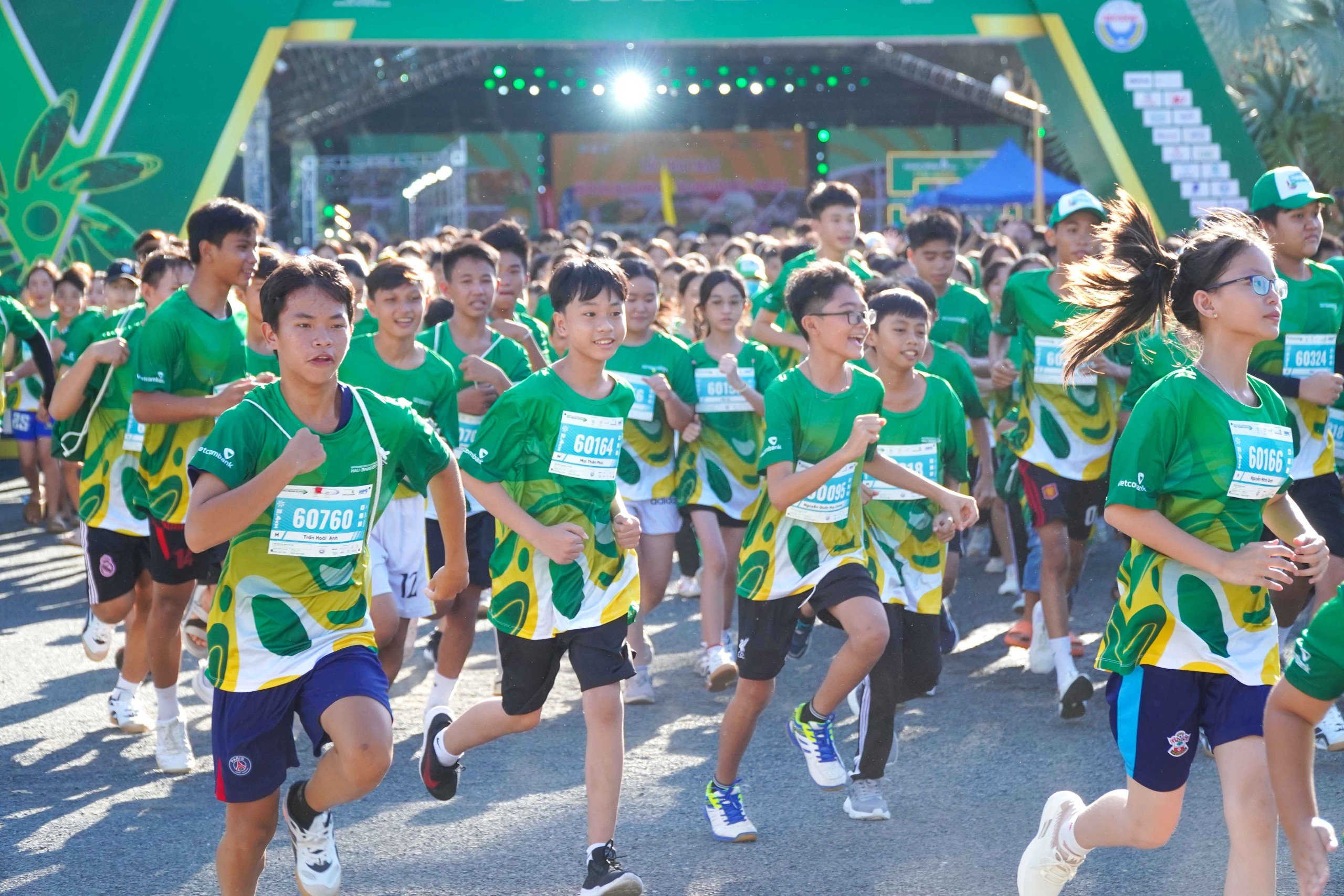S&ocirc;i nổi tranh t&agrave;i tại Marathon quốc tế Vietcombank Mekong Delta tỉnh Hậu Giang lần thứ 5- Ảnh 3.