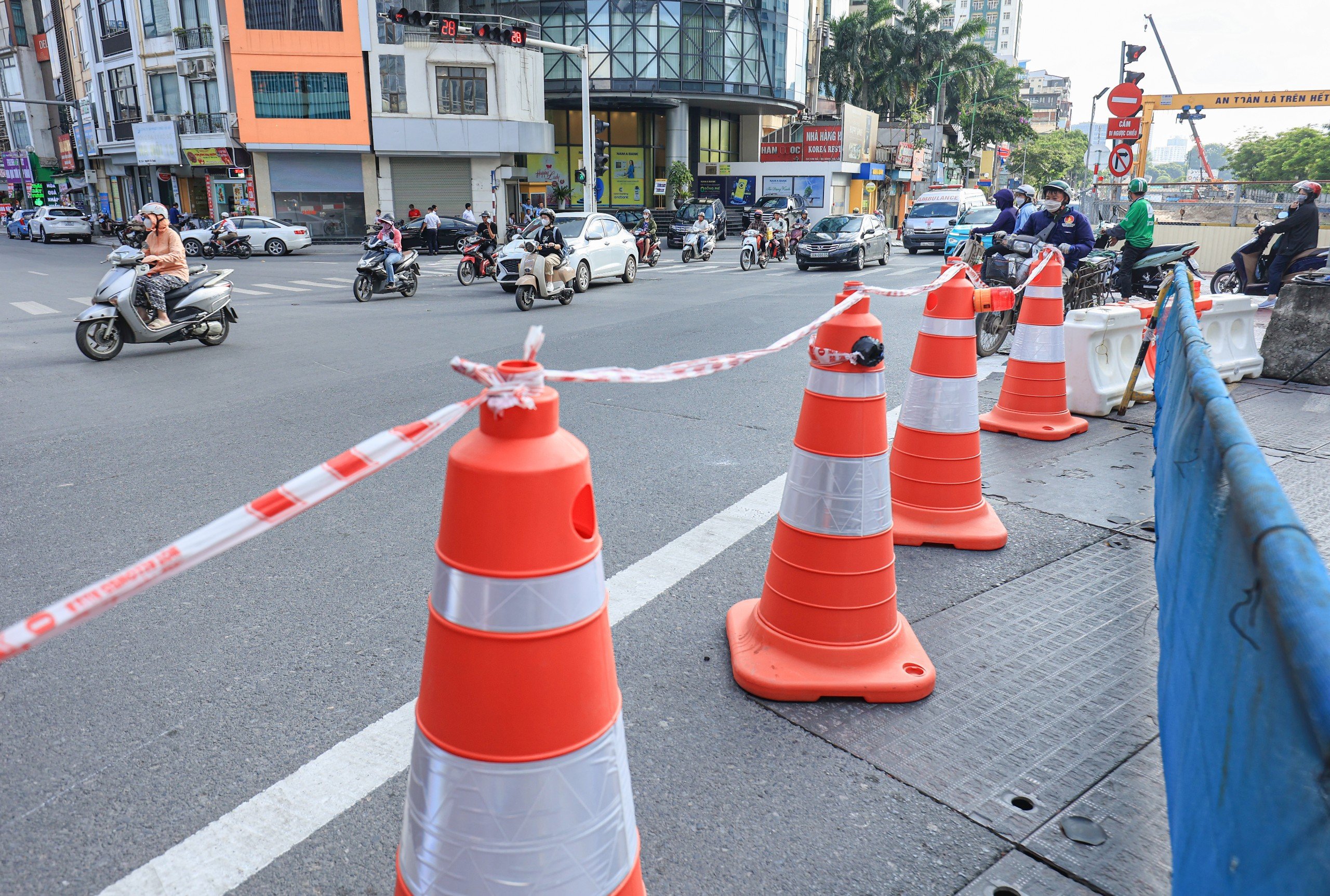 R&agrave;o chắn gầm cầu vượt Nguyễn Ch&iacute; Thanh thi c&ocirc;ng ga ngầm metro Nhổn - ga H&agrave; Nội- Ảnh 7.