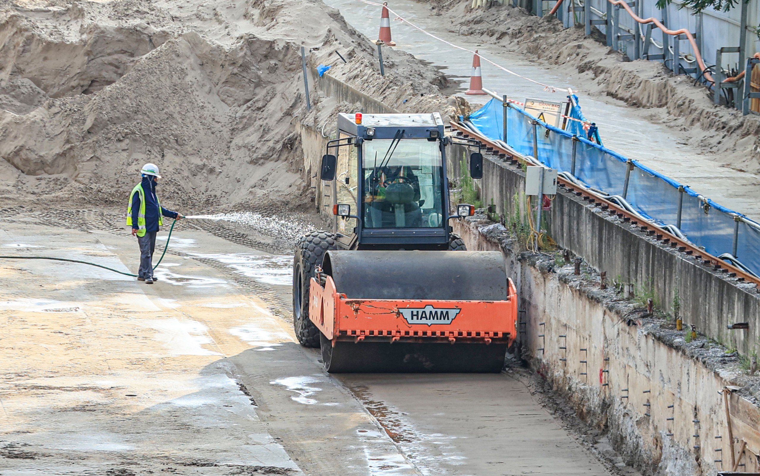 R&agrave;o chắn gầm cầu vượt Nguyễn Ch&iacute; Thanh thi c&ocirc;ng ga ngầm metro Nhổn - ga H&agrave; Nội- Ảnh 10.