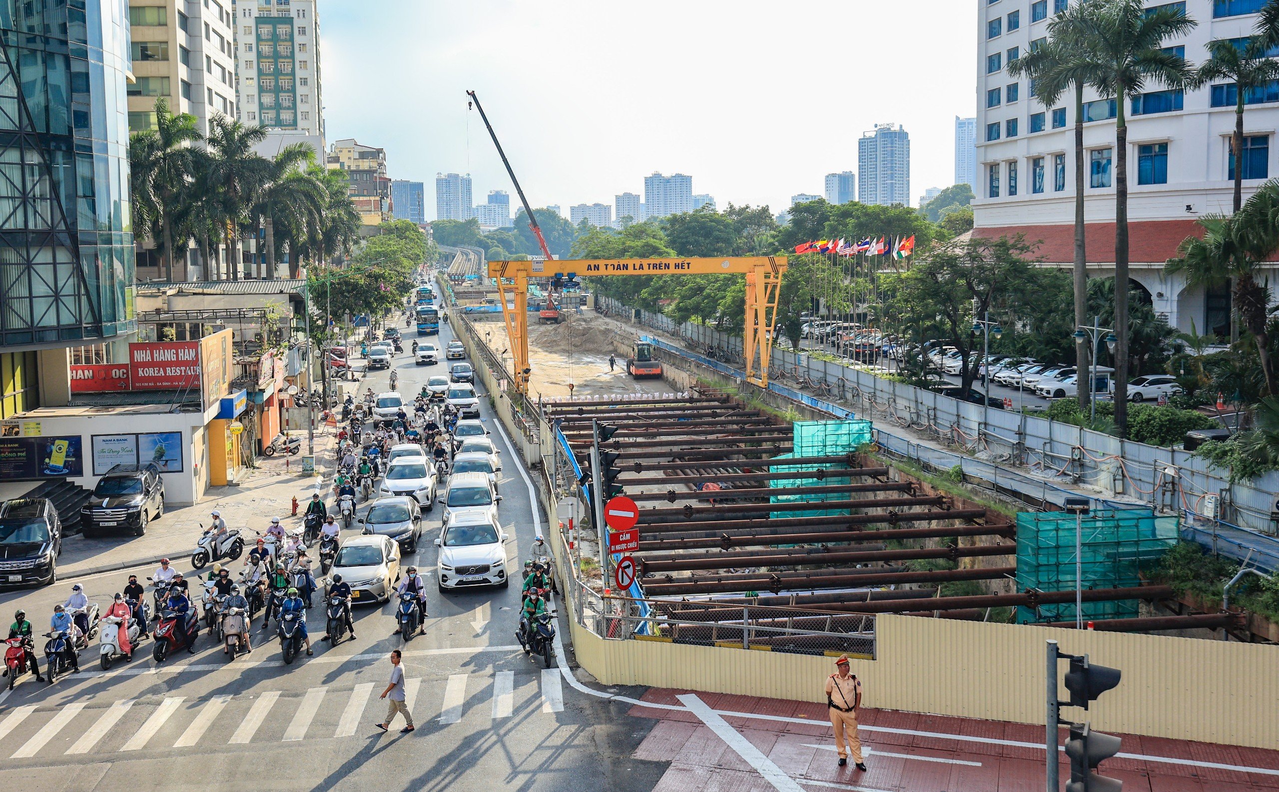 R&agrave;o chắn gầm cầu vượt Nguyễn Ch&iacute; Thanh thi c&ocirc;ng ga ngầm metro Nhổn - ga H&agrave; Nội- Ảnh 8.