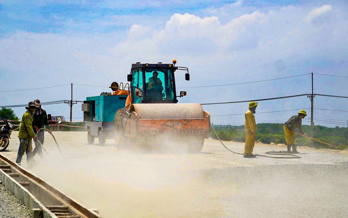 Cao tốc Bi&ecirc;n H&ograve;a qua B&agrave; Rịa - Vũng T&agrave;u sẵn s&agrave;ng thảm nhựa, th&ocirc;ng xe kỹ thuật sớm 5 th&aacute;ng