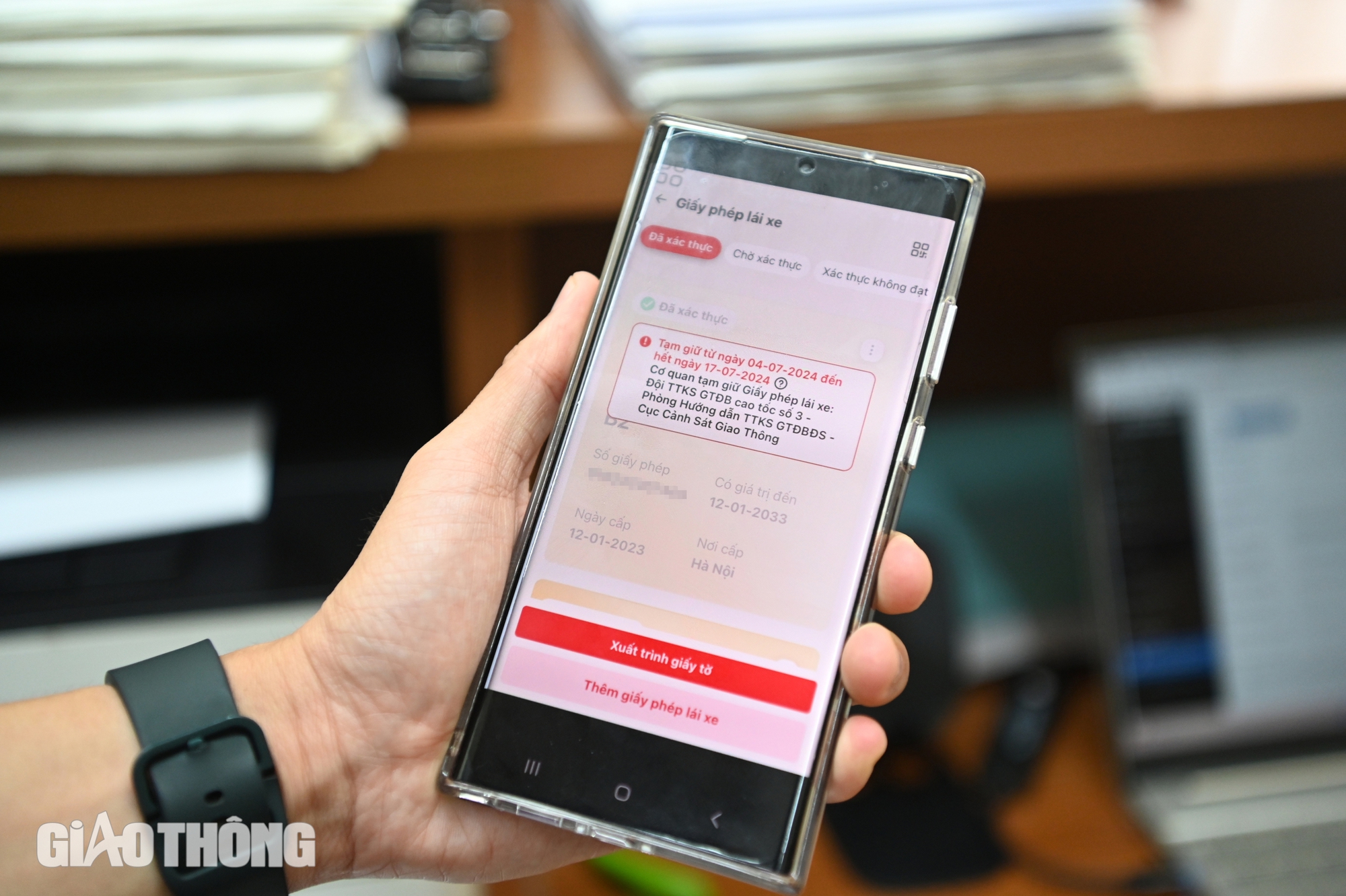 Gần 500 t&agrave;i xế bị tước bằng l&aacute;i tr&ecirc;n VNeID trong một tuần- Ảnh 1.