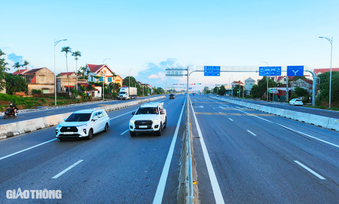 L&aacute;i xe lưu &yacute; g&igrave; khi lưu th&ocirc;ng tr&ecirc;n đường nối hai cao tốc 3.200 tỷ ở Hưng Y&ecirc;n?- Ảnh 1.