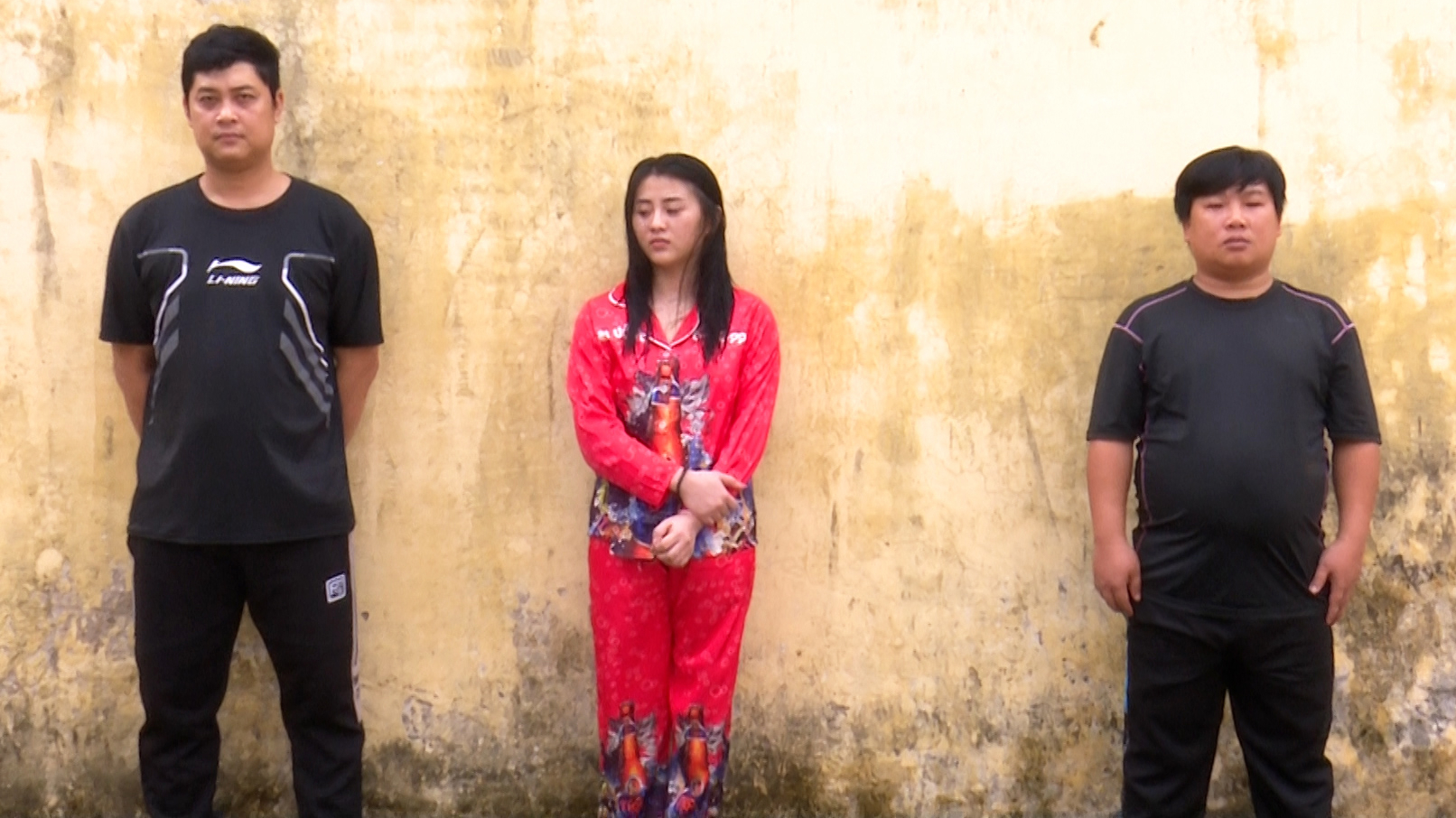 Truy tố nh&oacute;m người ở An Giang thua bạc giữ người, cướp tiền - Ảnh 1.