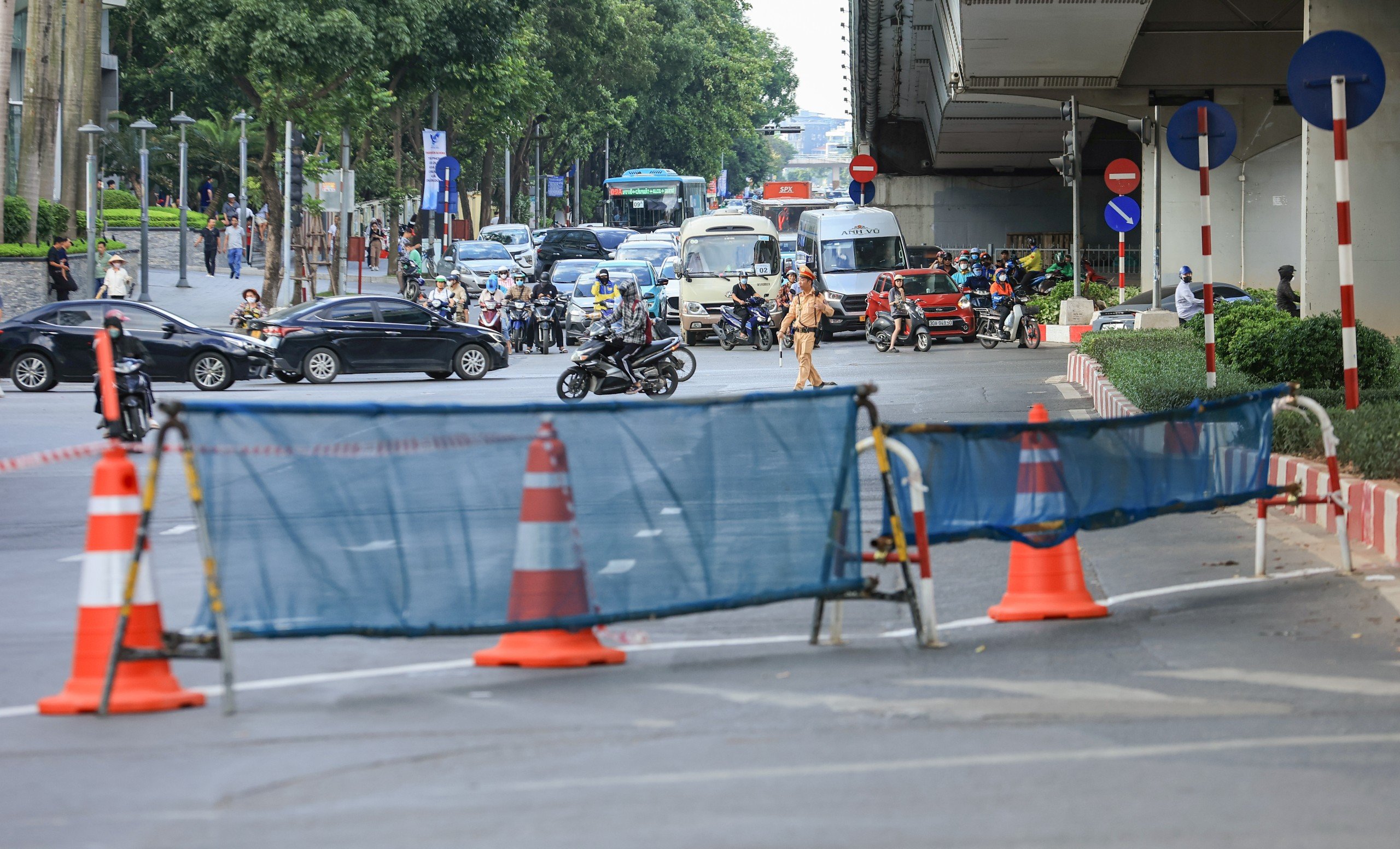 R&agrave;o chắn gầm cầu vượt Nguyễn Ch&iacute; Thanh thi c&ocirc;ng ga ngầm metro Nhổn - ga H&agrave; Nội- Ảnh 5.