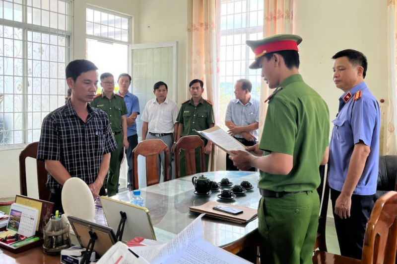 Ph&uacute; Y&ecirc;n: Bắt giam chủ tịch x&atilde; duyệt khống hồ sơ, tham &ocirc; hơn 2,2 tỷ đồng- Ảnh 1.