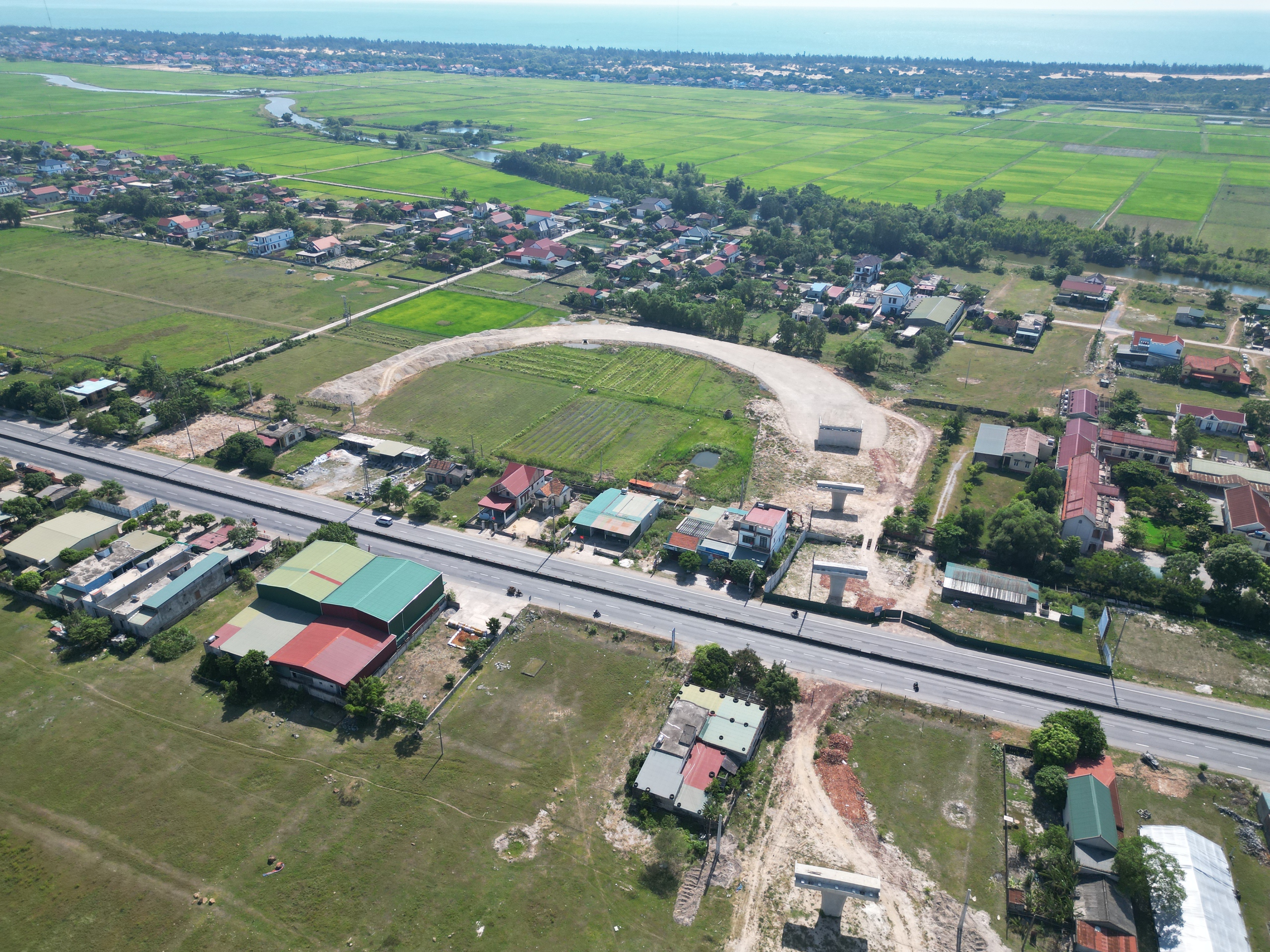 Xử l&yacute; tr&aacute;ch nhiệm nếu tiếp tục chậm mặt bằng dự &aacute;n QL12A qua Quảng B&igrave;nh- Ảnh 2.