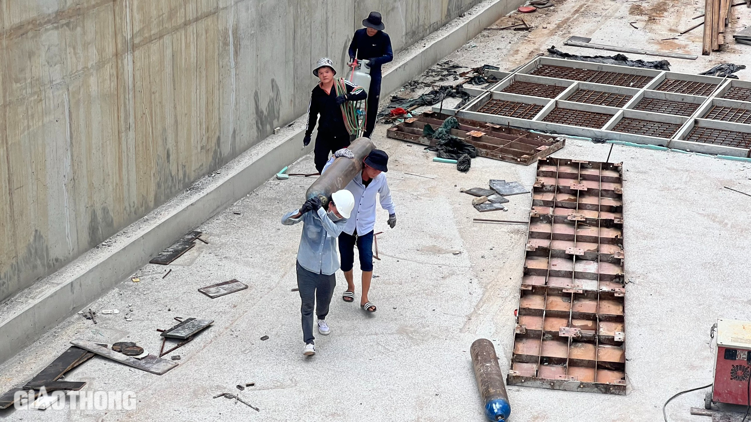 Hầm chui hơn 200 tỷ ở cửa ng&otilde; s&acirc;n bay T&acirc;n Sơn Nhất hối hả về đ&iacute;ch- Ảnh 8.