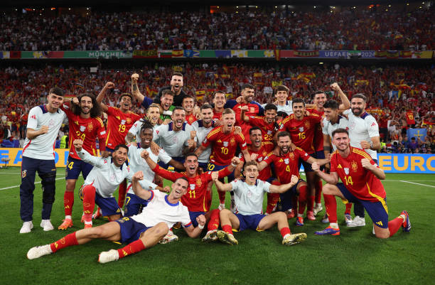 T&acirc;y Ban Nha lập kỷ lục v&ocirc; tiền kho&aacute;ng hậu sau trận thắng Ph&aacute;p- Ảnh 1.