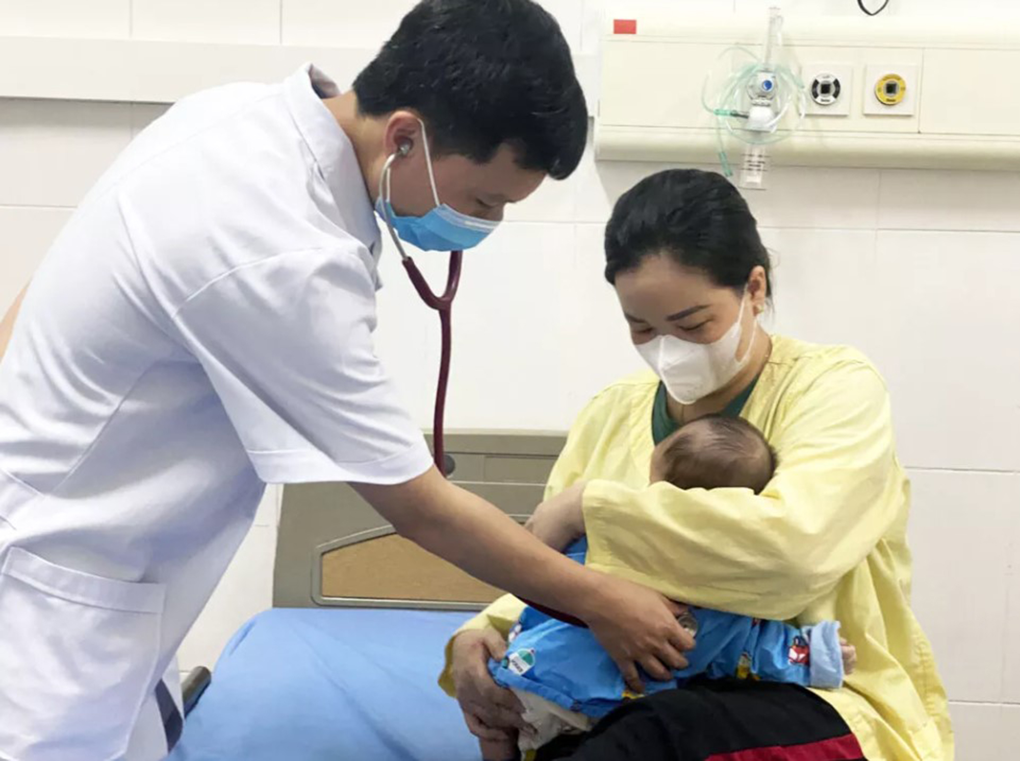 Bất thường gia tăng trẻ mắc ho g&agrave;- Ảnh 1.