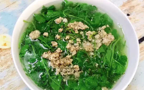 Loại rau l&agrave; 'kem chống nắng thi&ecirc;n nhi&ecirc;n' cực tốt nhưng 3 người n&agrave;y chớ dại ăn