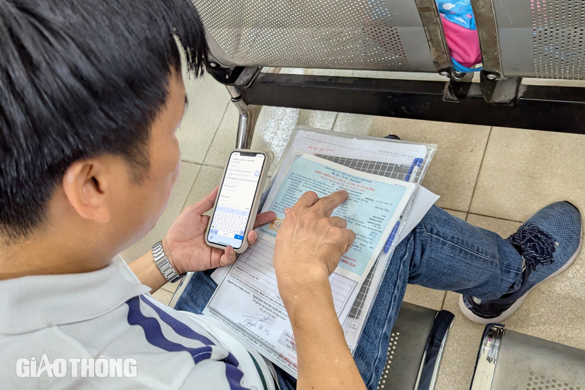 Những chủ xe đầu ti&ecirc;n đăng k&yacute;, bấm biển số tr&ecirc;n cổng dịch vụ c&ocirc;ng- Ảnh 2.