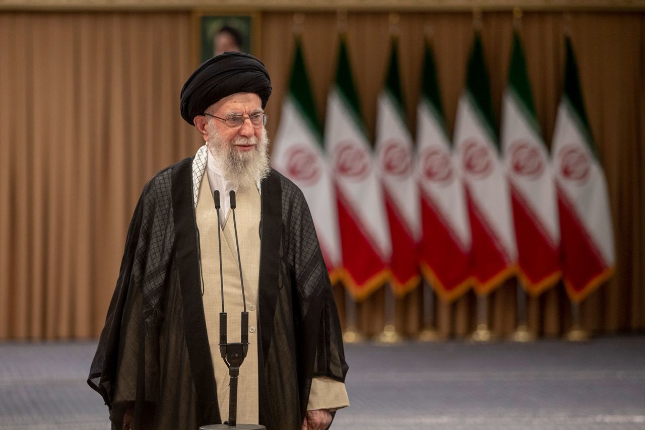 New York Times: L&atilde;nh tụ tinh thần tối cao Iran ph&aacute;t lệnh tấn c&ocirc;ng trực tiếp v&agrave;o Israel- Ảnh 1.