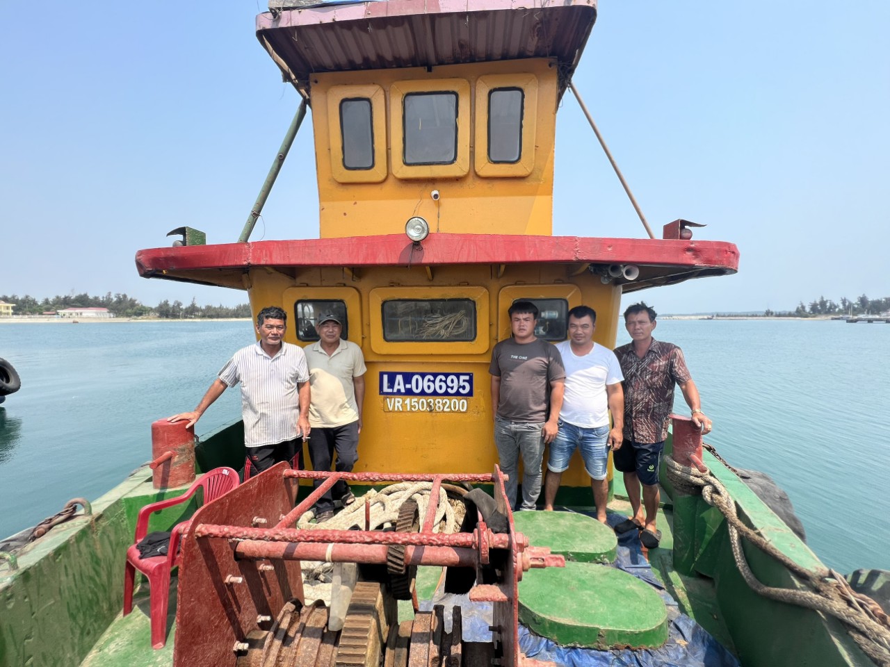 V&igrave; sao chưa trục vớt được t&agrave;u k&eacute;o bị ch&igrave;m ở biển L&yacute; Sơn?- Ảnh 2.