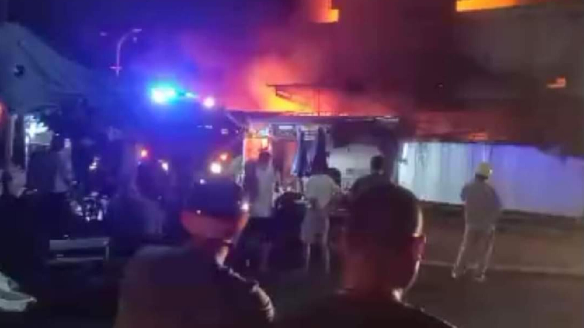 Ch&aacute;y chợ ở An Giang, 15 gian h&agrave;ng bị thi&ecirc;u rụi- Ảnh 1.