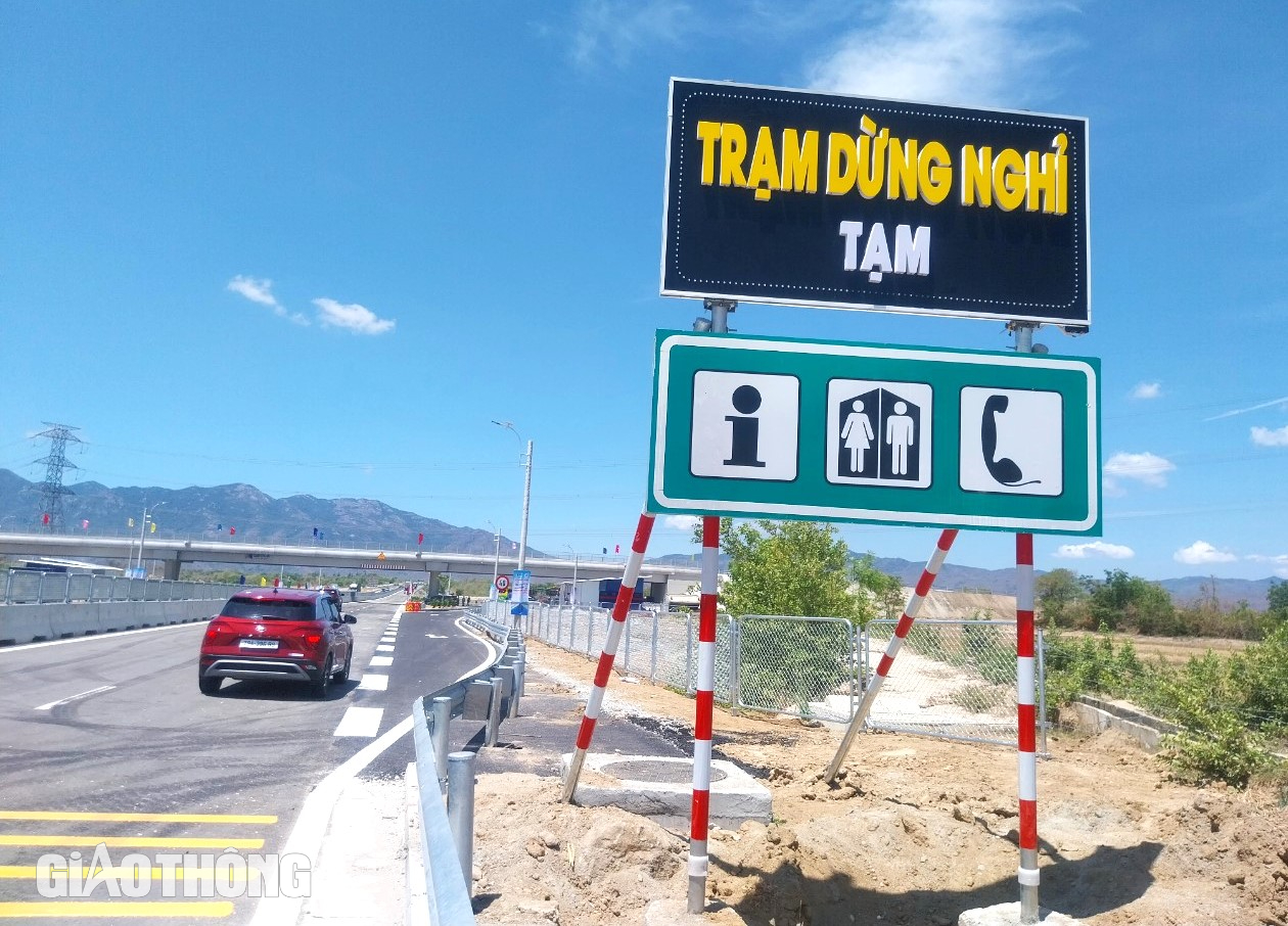Ngỡ ng&agrave;ng với trạm dừng nghỉ tạm tr&ecirc;n cao tốc Cam L&acirc;m - Vĩnh Hảo- Ảnh 2.