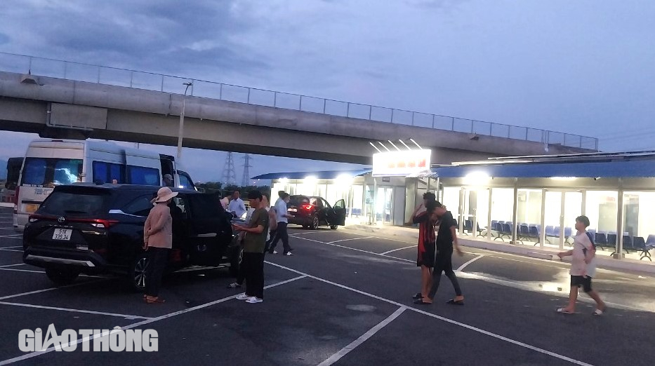 Ngỡ ng&agrave;ng với trạm dừng nghỉ tạm tr&ecirc;n cao tốc Cam L&acirc;m - Vĩnh Hảo- Ảnh 11.