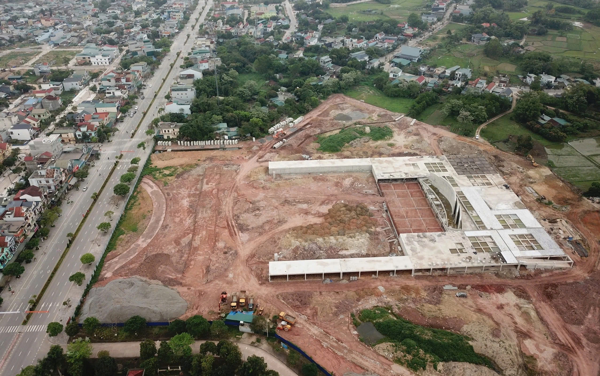 Quảng Ninh: Dự &aacute;n quảng trường h&agrave;ng triệu đ&ocirc; &igrave; ạch thi c&ocirc;ng- Ảnh 1.